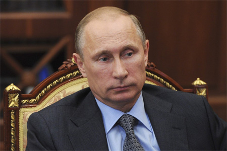Presidente de Rusia insiste en la autosuficiencia de la industria de defensa
